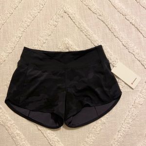 NWT LULULEMON CAMO SPEED UP 4” SHORTS
